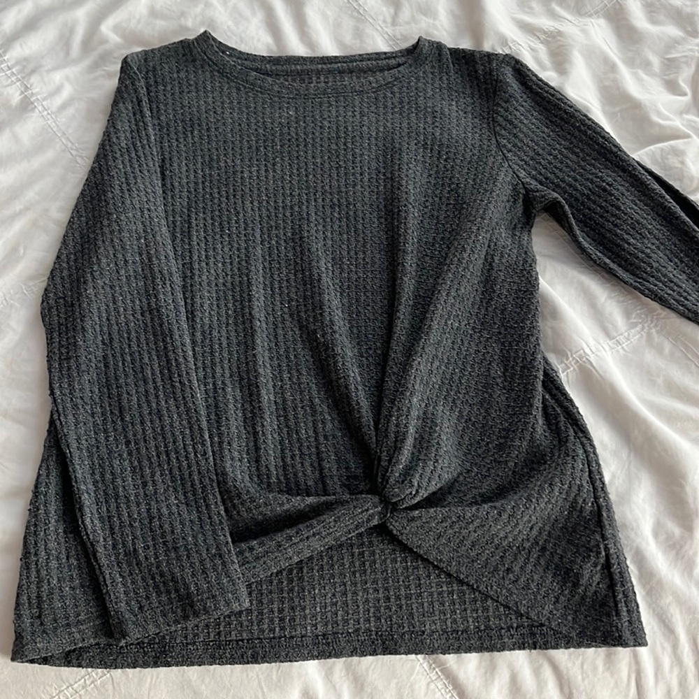 gray car and jack long sleeve w/ knot in front L girl